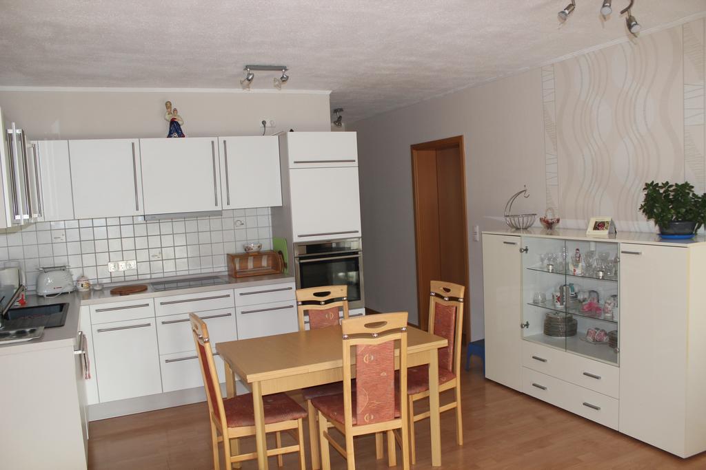 Luba Apartment ฮิลเลสไฮม์ ภายนอก รูปภาพ